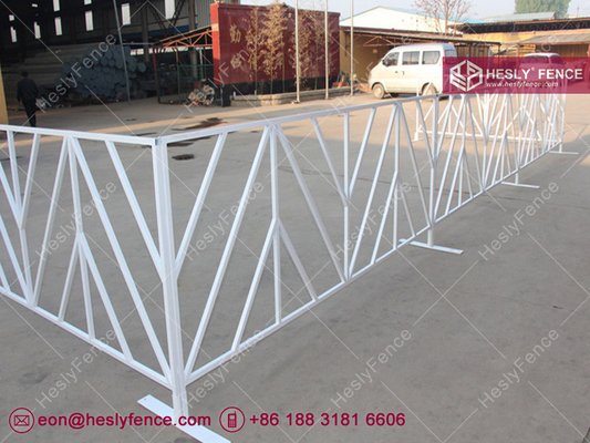 China 1.1m high Chevron Steel Fence Panel | Pedestrian Barricade | 3/4&quot; square frame | White Powder Coated | Hesly CHINA supplier